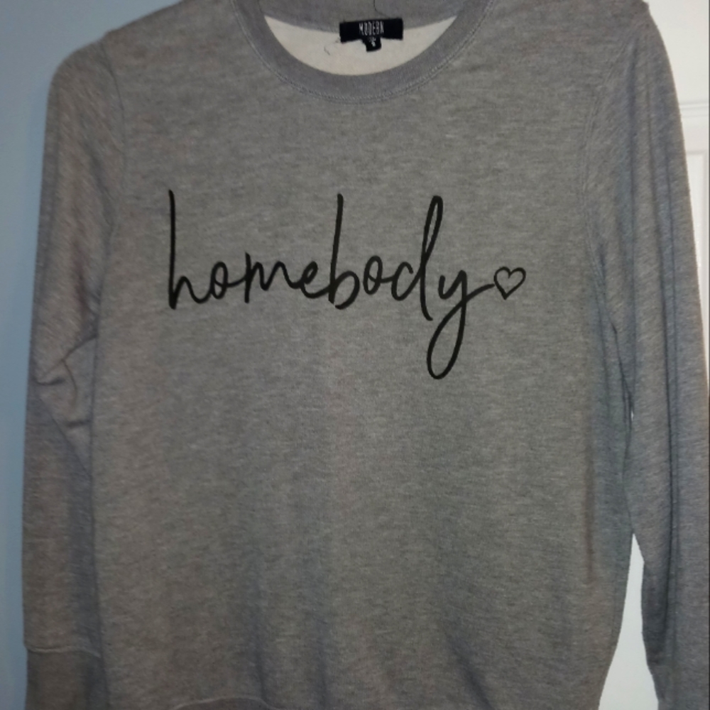 Modern brand Sweatshirt. Size small but fits like a Medium.